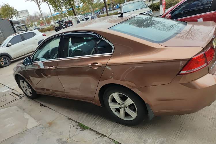 Used Volkswagen Lamando 2015 230TSI DSG Fashion Edition
