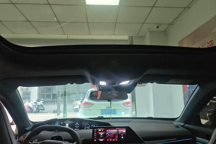 Used Changan UNI-V 2023 1.5T Prestige Model