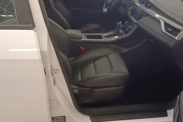 Used Geely Auto Emgrand 2019 Leading Edition 1.5L CVT Luxury Model China VI Standard
