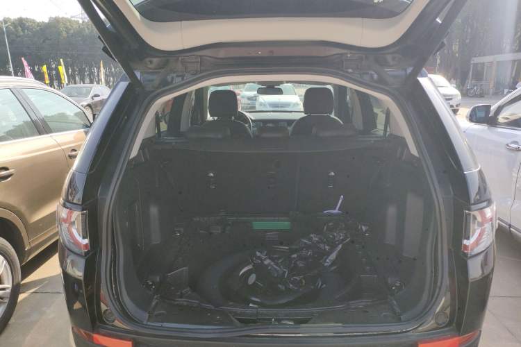 Used Land Rover Discovery Sport 2019 240 PS SE Version China VI Standard
