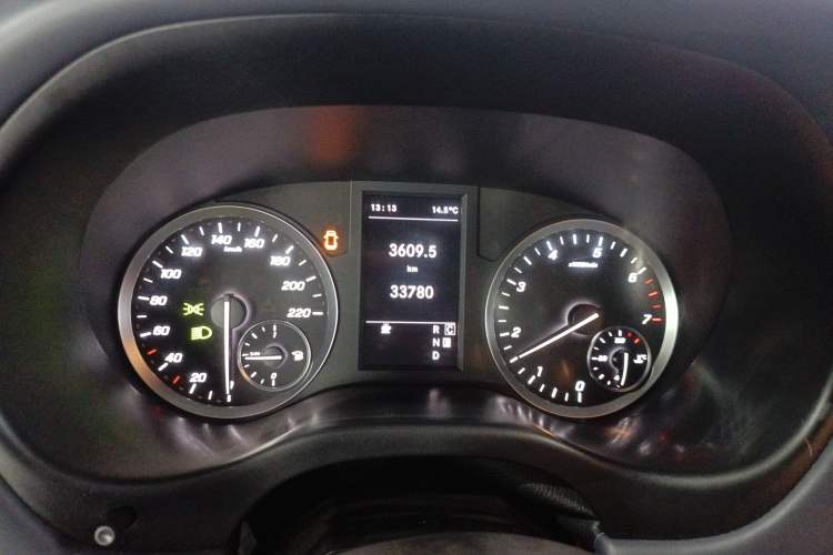 Used Mercedes-Benz Vito 2023 2.0T Elite Version 7 Seats
