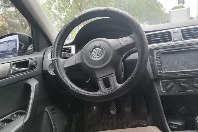 Used Volkswagen Santana 2015 1.6L Manual Comfort Edition
