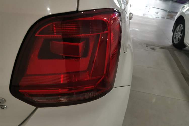 Used Volkswagen Polo 2016 1.6L Automatic Comfort Model
