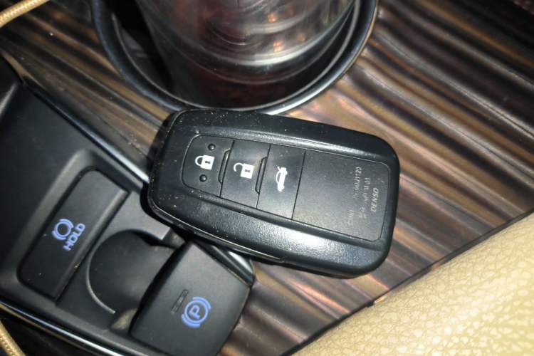 Used Toyota Camry 2018 2.0G Luxury Edition
