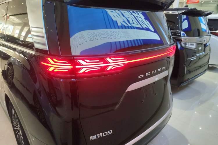 Used Denza D9 2024 DM-i 1050 Luxury Model
