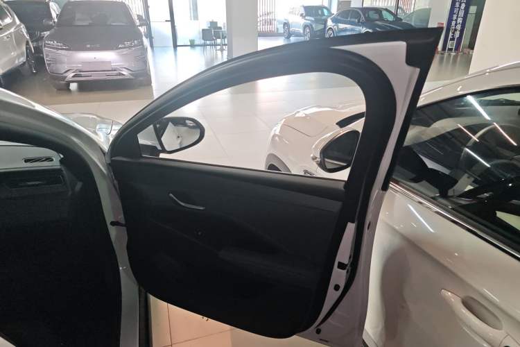 Used BYD Qin PLUS 2025 DM-i Smart Drive 120KM Superior Model
