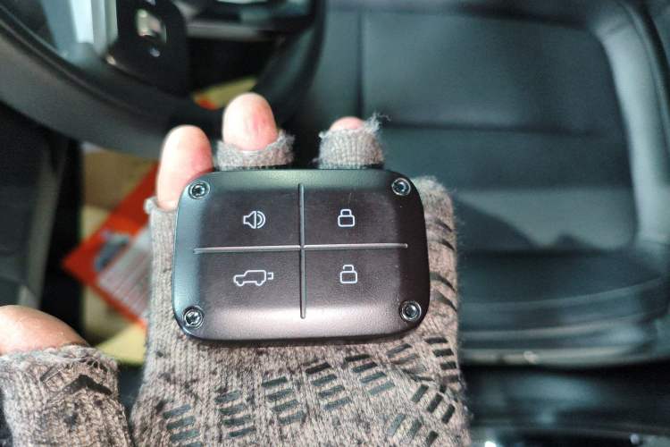 Used  V23 2025 401 Two-Wheel Drive Advanced Edition