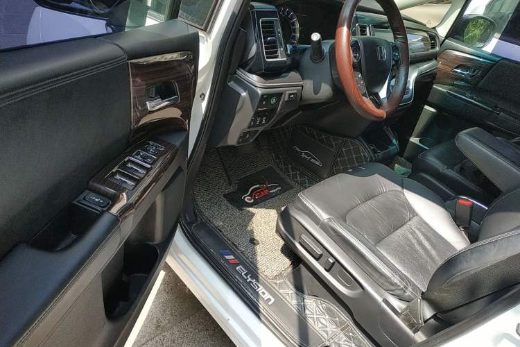 Used Honda Elysion 2016 2.4L Supreme Edition
