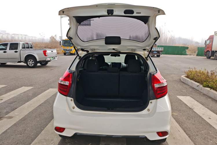 Used Toyota YARiS L 2016 Revised 1.3E Manual – Charming Edition
