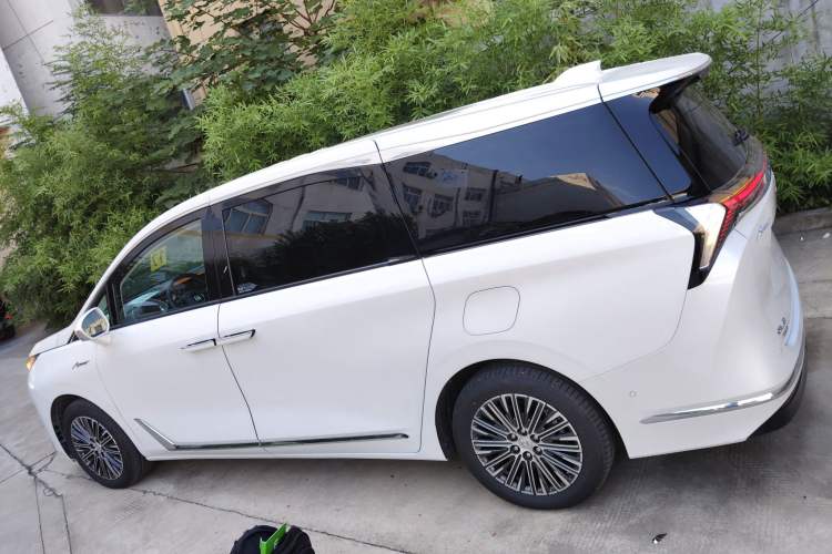 Used Buick GL8 New Energy 2024 Lu Zun Luxury Edition 6-Seater
