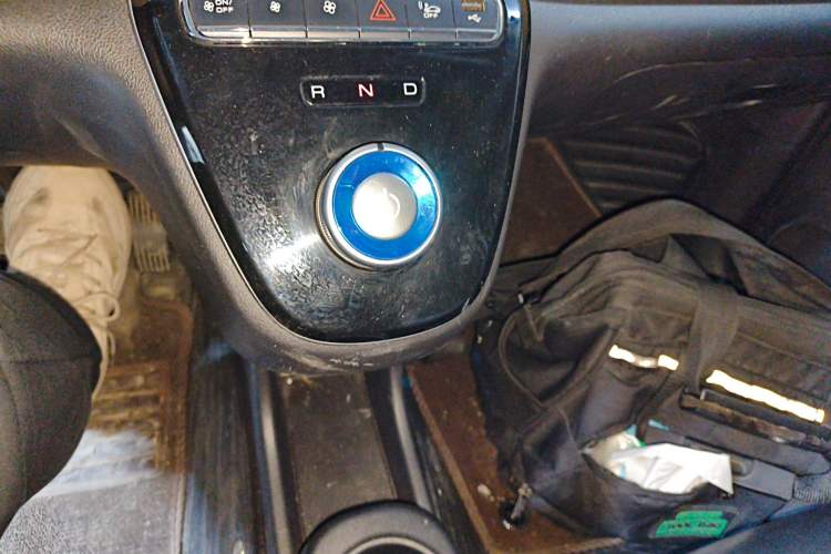 Used ORA White Cat 2022 Xiaoyue Mao Edition 360 km Luxury Model Lithium NMC