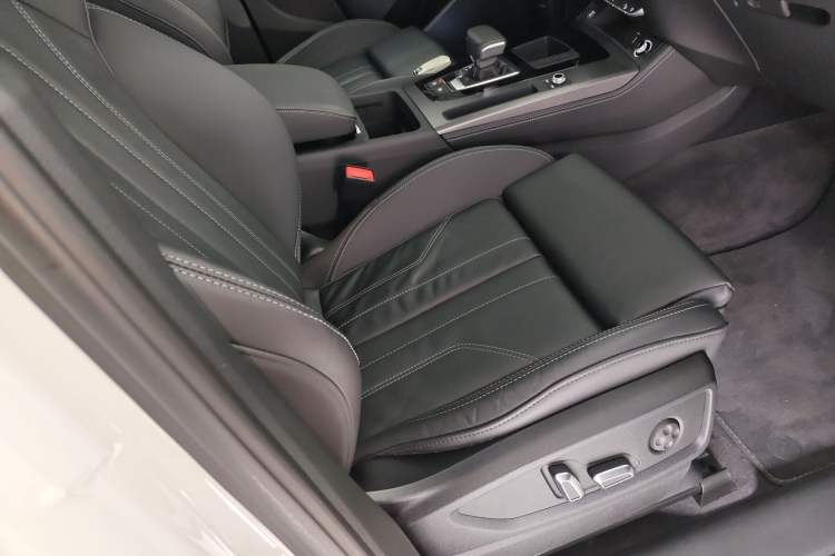 Used Audi Q5L 2023 40T Luxury Dynamic Model
