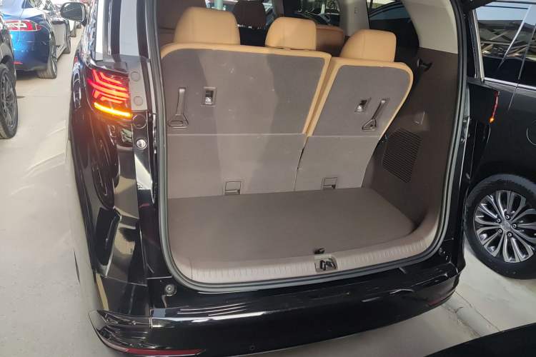 Used Denza D9 2022 DM-i 970 Four-Wheel Drive Prestige Model
