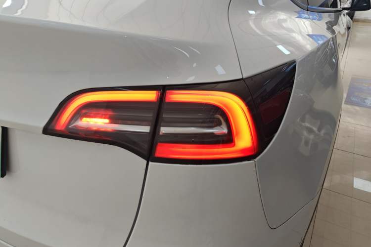 Used Tesla Model Y 2021 Long-Range All-Wheel-Drive Version
