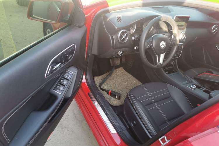 Used Mercedes-Benz A-Class 2015 A 200 Fashion Model
