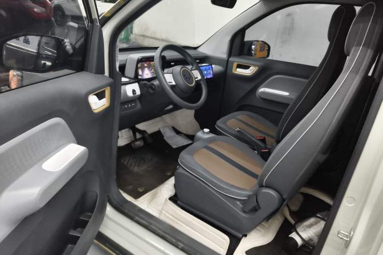 Used Wuling Hongguang MINIEV 2022 GAMEBOY 200km Play Edition with Lithium Iron Phosphate
