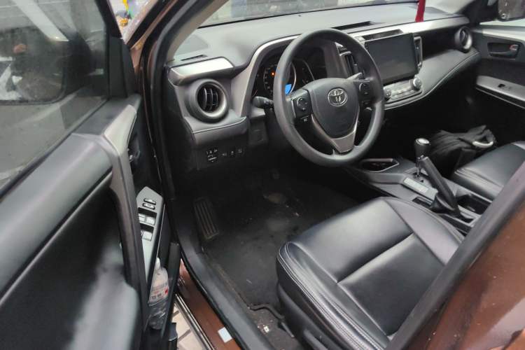 Used Toyota RAV4 2016 2.0L CVT Two-Wheel Drive Fashion Edition China V Standard