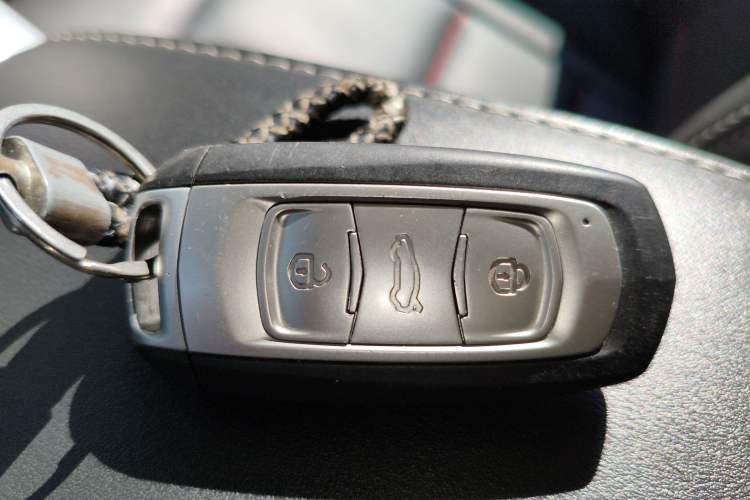 Used Geely Auto Emgrand X7 Sport 2018 1.8TD Manual Two-Wheel Drive Smart Connect 4G Internet Edition