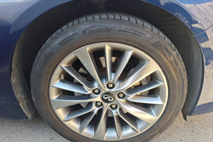 Used Infiniti Q50L 2018 2.0T Enjoyment Version China VI Standard
