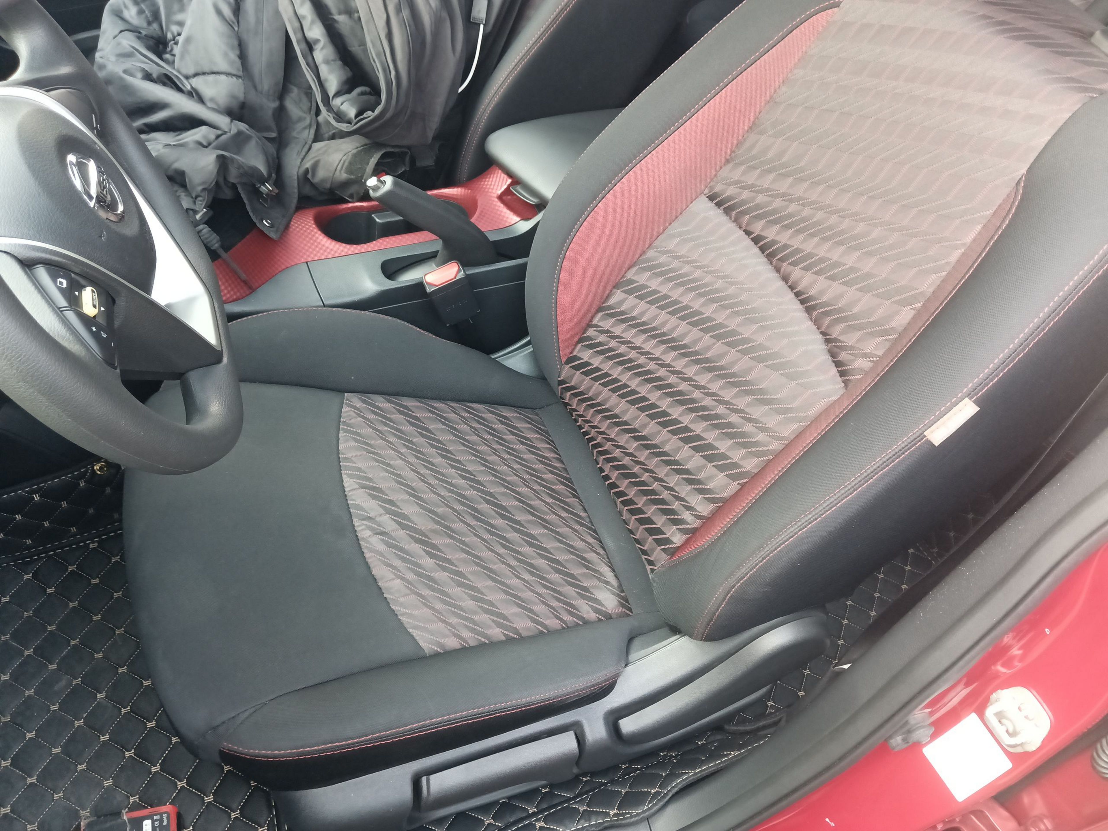 Переднее сиденье в автомобиле