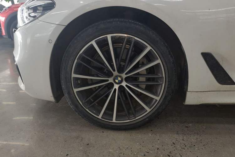 Used BMW 5 Series 2019 Facelifted 530Li Leading Edition M Sport Package
