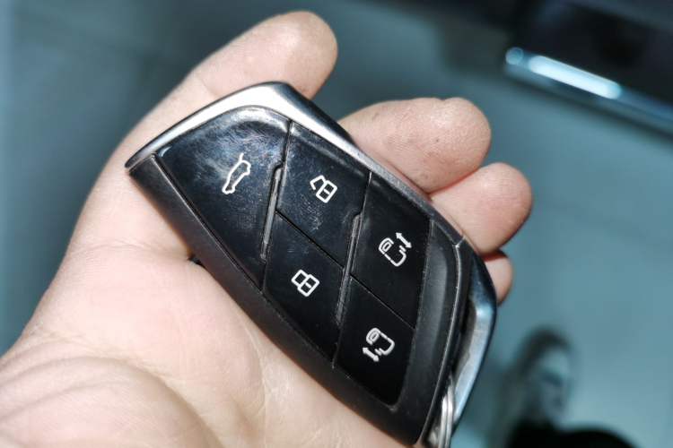 Used SAIC MAXUS G90 2023 2.0T Xingyun 7-Seater Version
