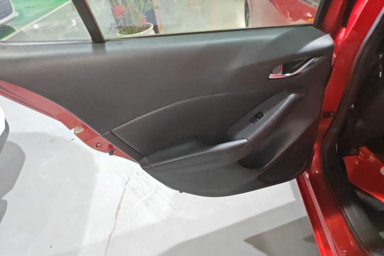 Used Mazda Mazda 3 Axela 2016 Hatchback 1.5L Automatic Comfort Model
