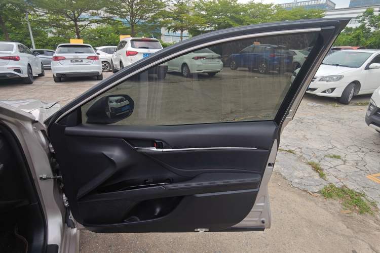 Used Toyota Camry 2021 2.5G Luxury Edition
