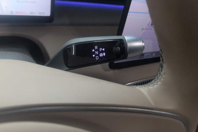 Used XPeng X9 2025 740 Ultra-Long Range Max
