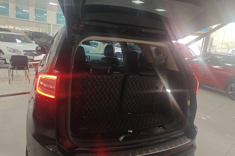 Used Ford Edge 2017 EcoBoost 245 Two-Wheel-Drive Sporty 7-Seater
