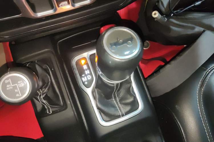 Used  Wrangler 2019 2.0T Sahara Four-Door Version China VI Emission Standard
