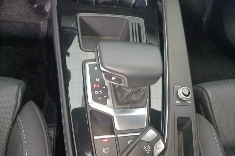 Used Audi A4L 2023 40 TFSI Luxury Dynamic Model