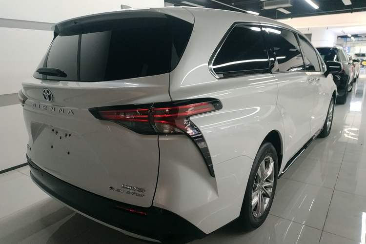 Used Toyota Sienna 2024 2.5L Hybrid Four-Wheel Drive Prestige Edition