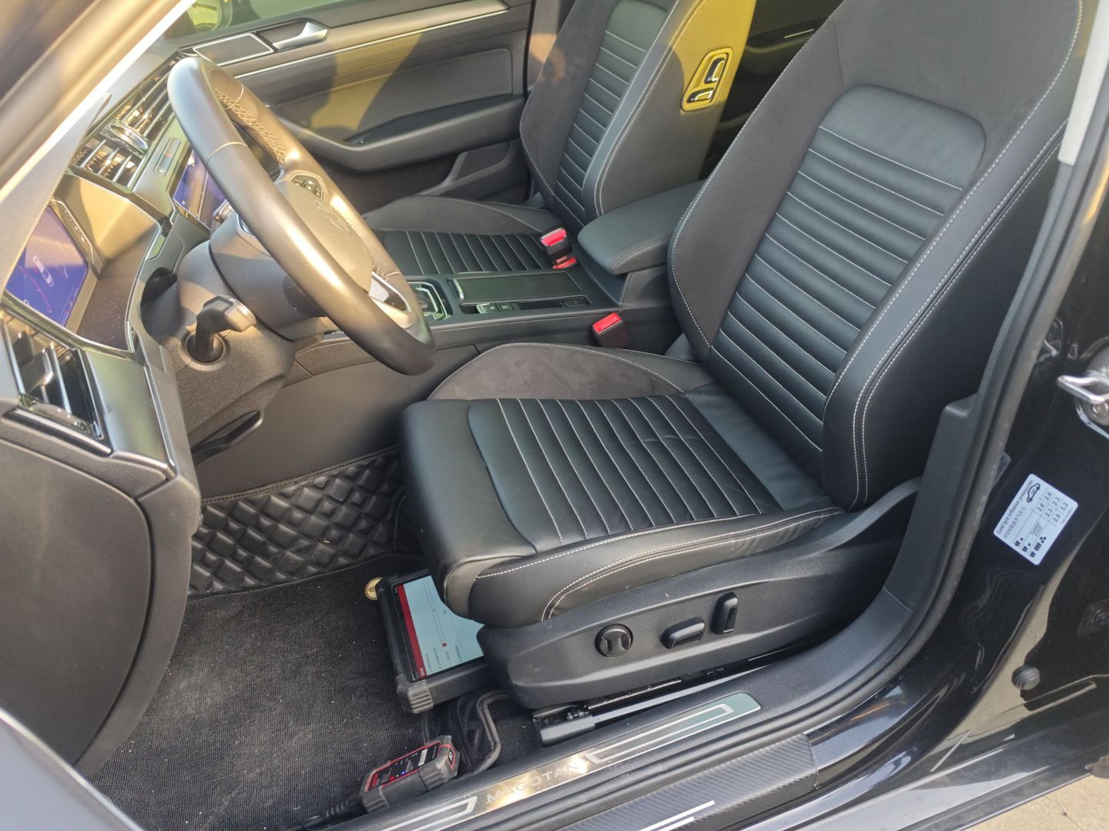 Переднее сиденье в автомобиле