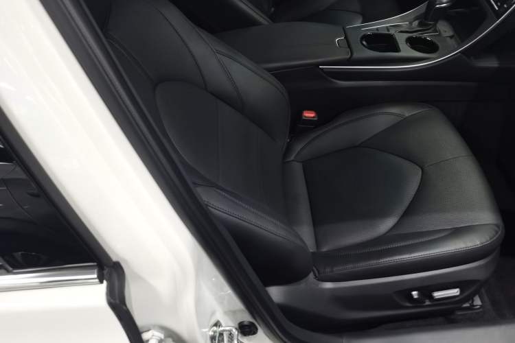 Used Toyota Avalon 2019 2.0L Luxury Edition China VI Standard