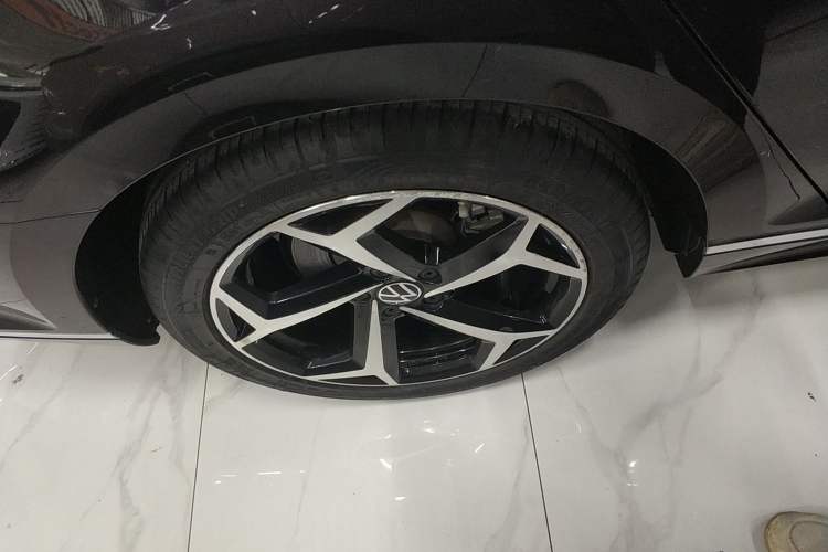 Used Volkswagen Magotan 2023 2 Million Units Limited Edition 330TSI DSG Leading Version
