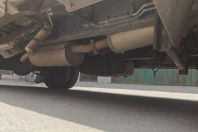 Used Iveco Daily 2020 2.5T A35 Passenger Van with Dual Tires Mid-Roof Design 5-9 Seater Side-Sliding Door China V Emission Standard
