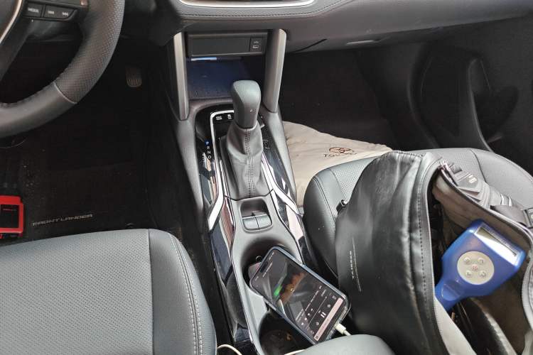 Used Toyota FRONTLANDER 2023 2.0L Smart Electric Hybrid Dual-Engine Luxury Edition
