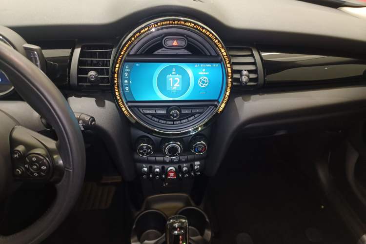 Used  MINI 2018 1.5T COOPER Classic Edition Five-Door Version
