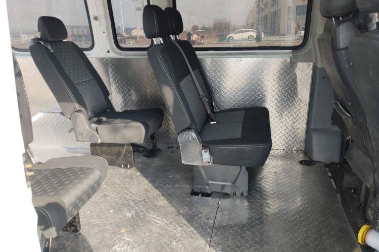 Used SAIC MAXUS Xintu V80 2021 2.0T Manual Classic Aoyuntong 127 PS Mid-axle Mid-roof 6/7/8/9-Seater