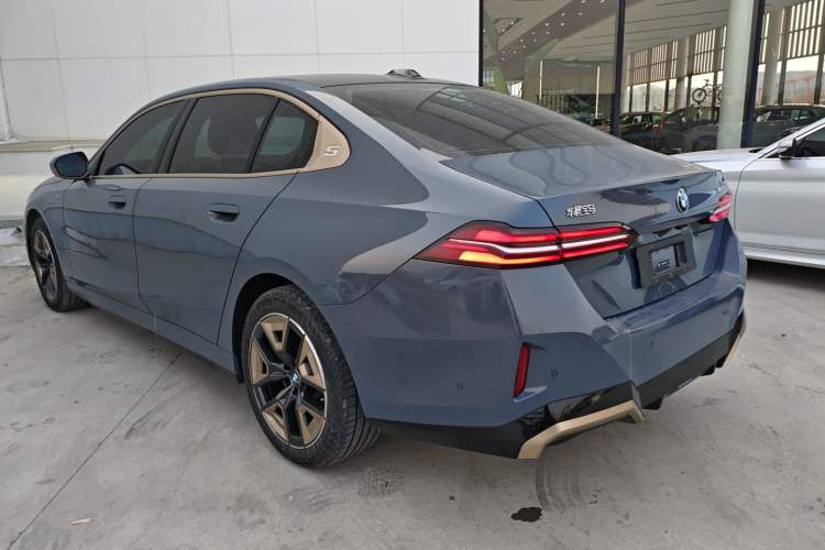 Used BMW 5 Series 2024 525Li M Sport Package