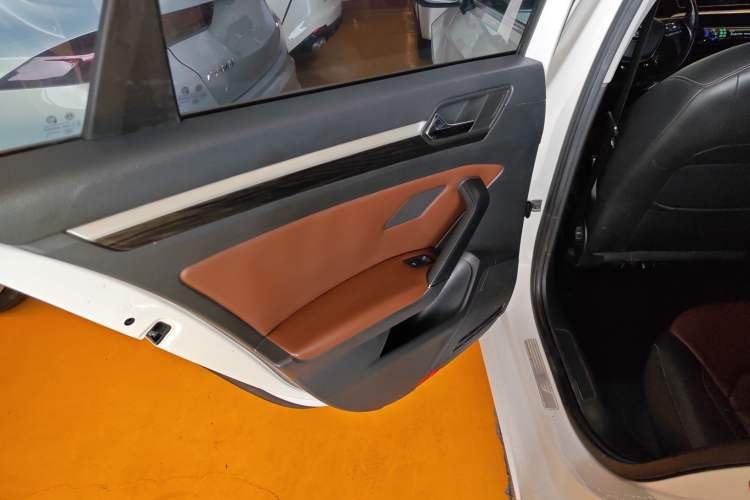 Used Volkswagen Lamando 2015 330TSI DSG Comfort Edition
