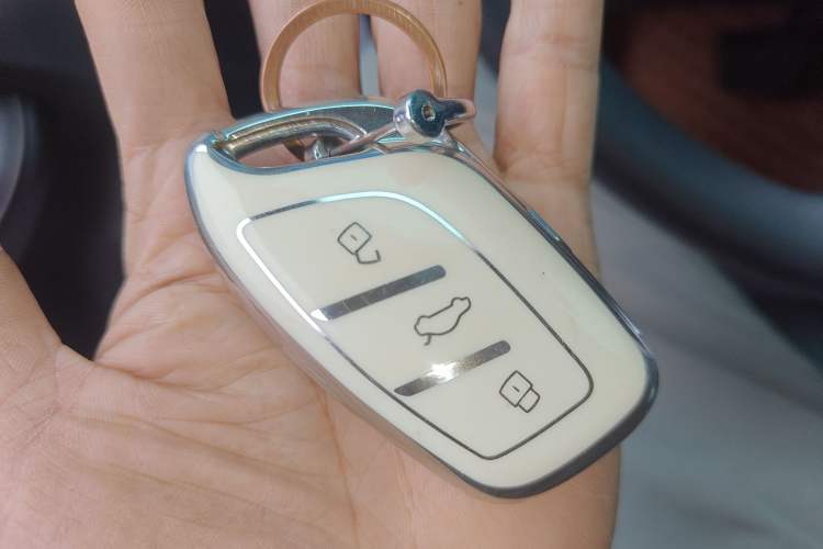 Used Roewe i5 2020 1.5L Automatic 4G Connect Luxury Flagship Edition
