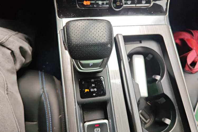 Used Roewe RX5 2020 PLUS 300TGI Automatic Ali National Style Luxury Edition
