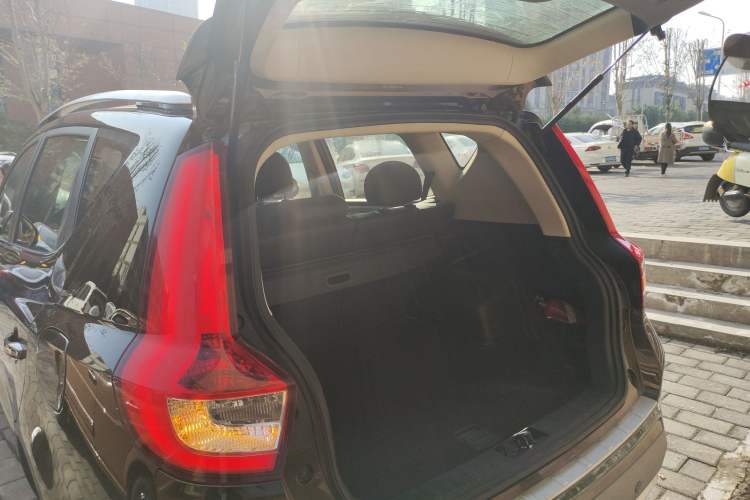 Used Geely Auto Vision X6 2016 1.8L Manual Luxury Model
