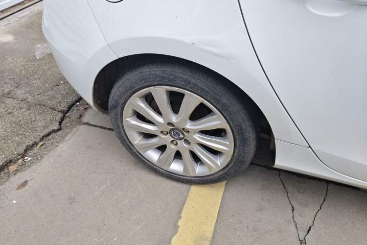 Used Volvo V40 2015 1.6T Zhiyi Edition
