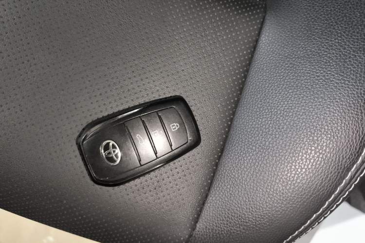 Used Toyota FRONTLANDER 2022 2.0L CVT Luxury PLUS Edition
