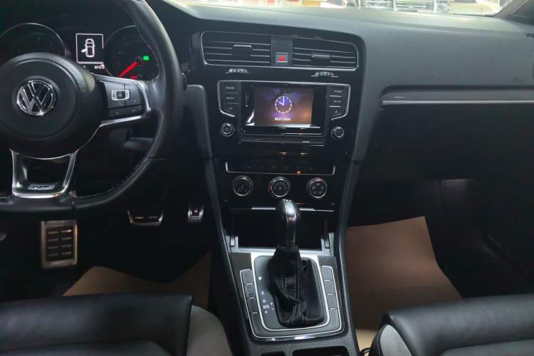 Used Volkswagen Golf 2016 1.4TSI Automatic R-Line
