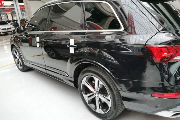 Used Audi Q7 2021 45 TFSI quattro S line Sport model