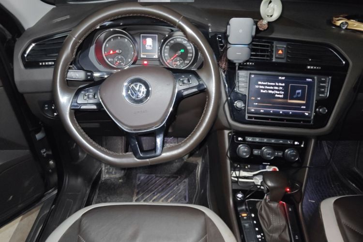 Used Volkswagen Tiguan L 2017 330TSI Automatic Two-Wheel Drive Luxury Edition
